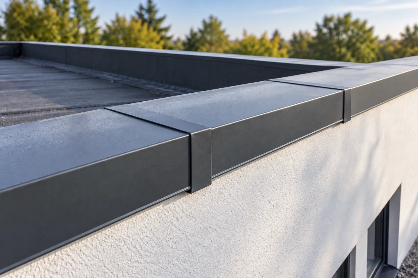 Gerade Aluminium-Abdeckung aus Standardelementen mit sichtbaren Stoßverbindungen